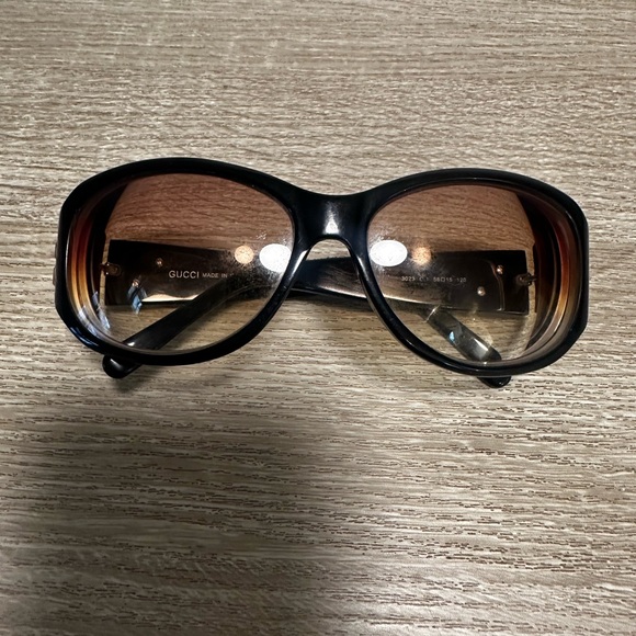 💯Authentic Gucci Black/Gold-tone Sunglasses-Vintage but in great used condition - Picture 2 of 10